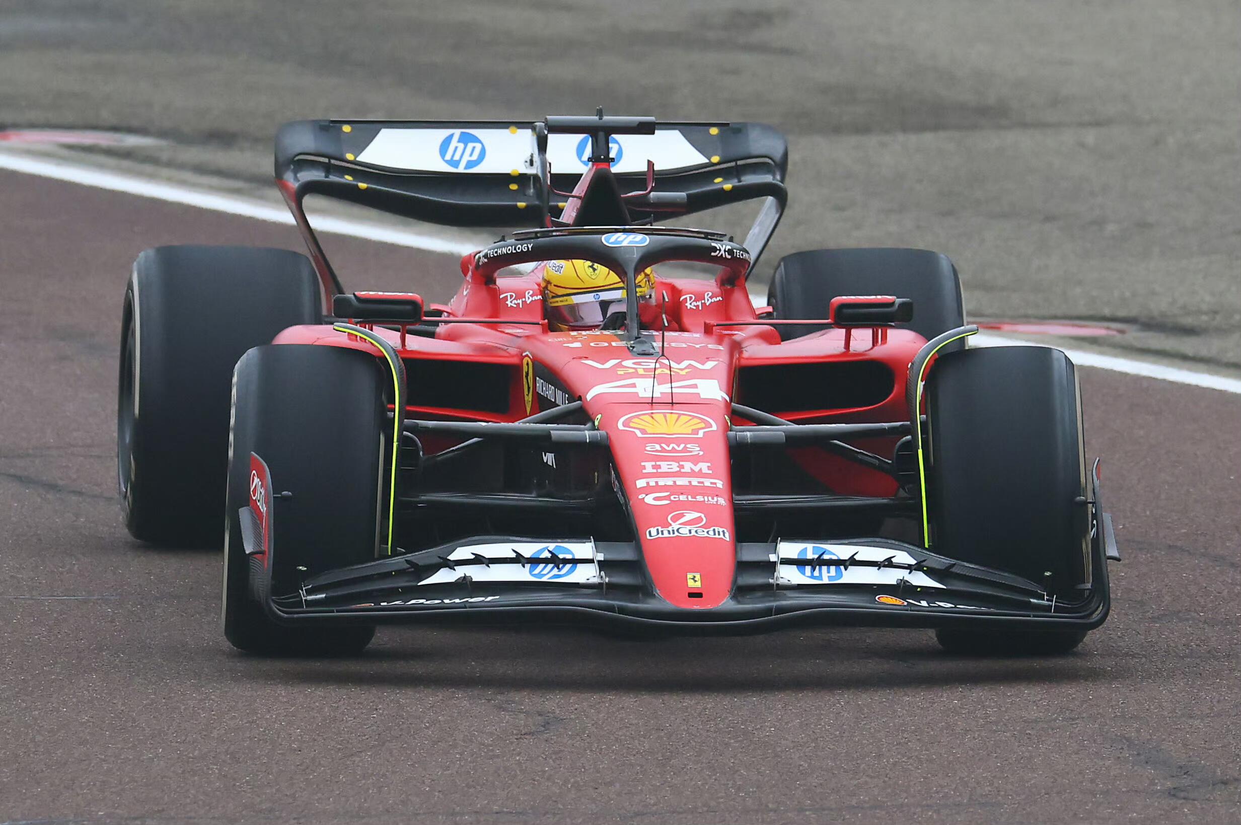 爱游戏娱乐-法拉利横扫红牛车队，汉密尔顿状态火热