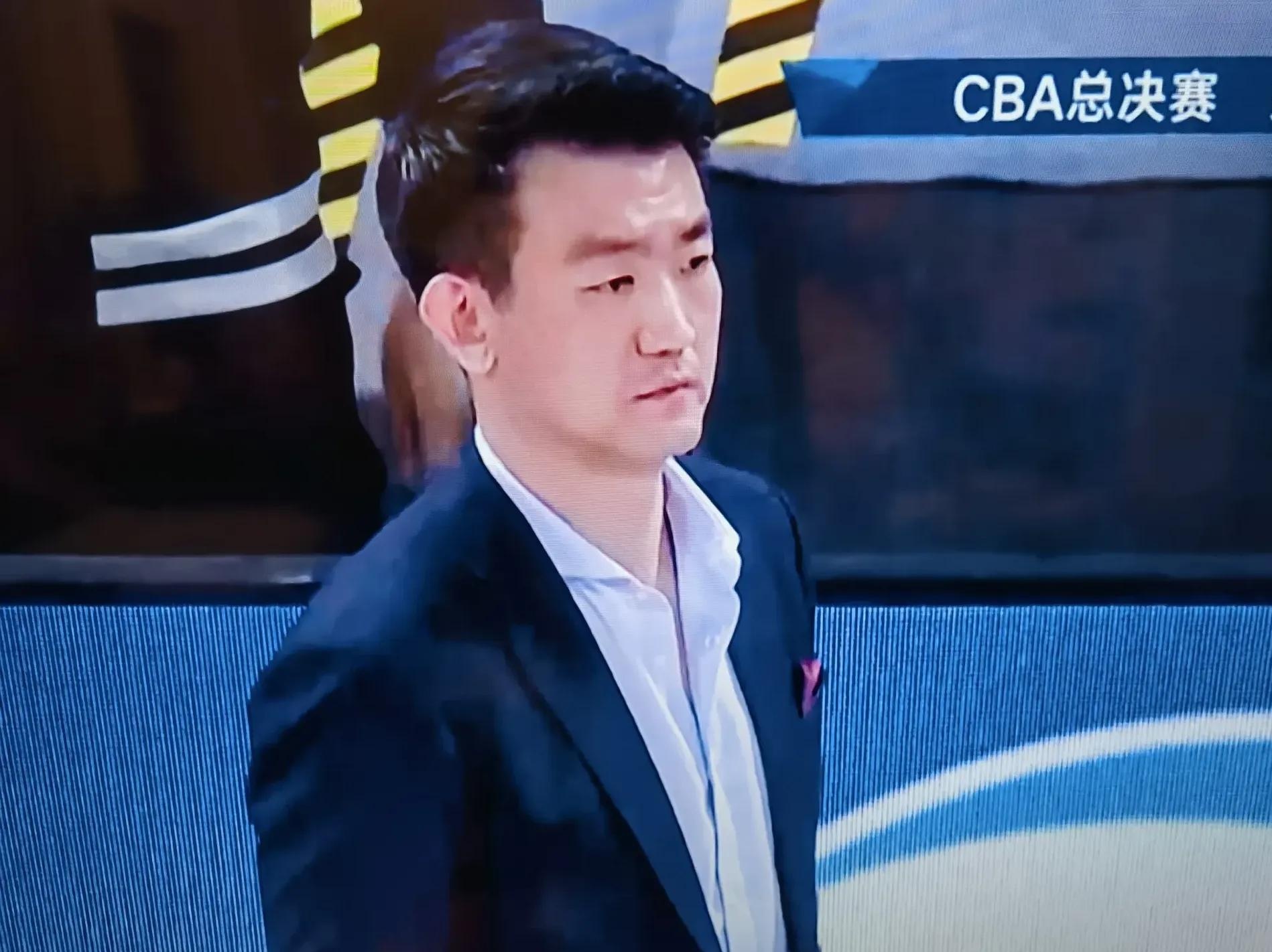 爱游戏2026-青岛队完胜爵士，胡金秋刷新纪录