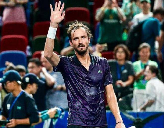 爱游戏大厅-戴维斯杯鏖战年终总决赛，梅德韦杰夫统治全场