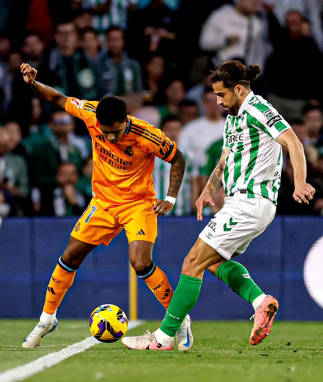 爱游戏官方-切尔西鏖战皇马，苏亚雷斯点燃赛场